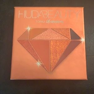 Huda Beauty Topaz Obsessions eyeshadow palette